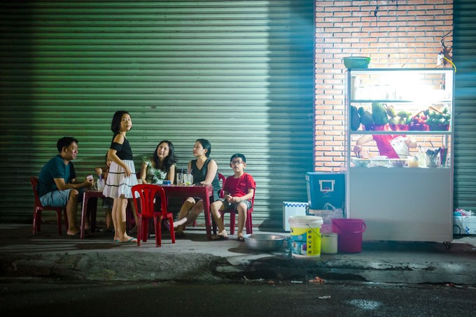 Đêm Việt Nam 'diệu kỳ' trong mắt khách Tây ảnh 7