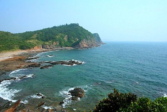5 bãi biển vắng vẻ gần Hà Nội, thoải mái đi về trong 2 ngày cuối tuần ảnh 3