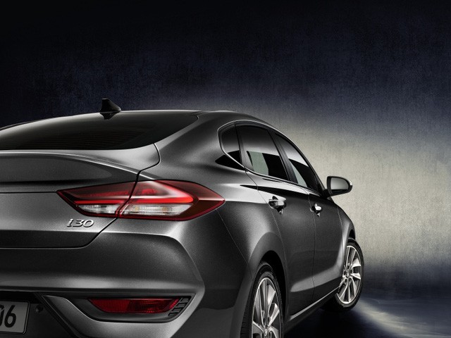 Hyundai tiếp tục làm mới i30 bằng bản Fastback ảnh 6