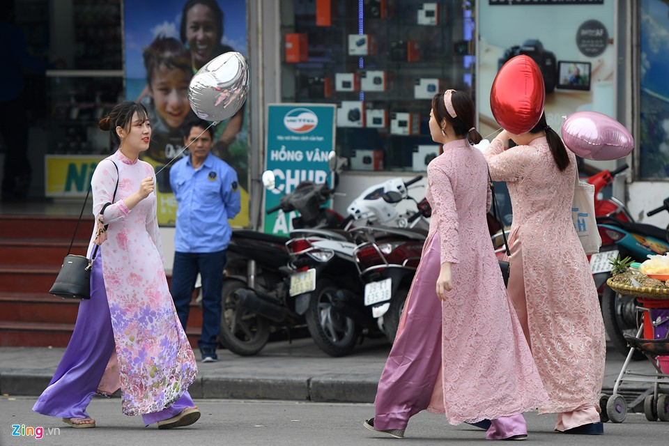Thảnh thơi dạo chơi mua sắm ngày 29 Tết ảnh 18 Thảnh thơi dạo chơi mua sắm ngày 29 Tết ảnh 18
