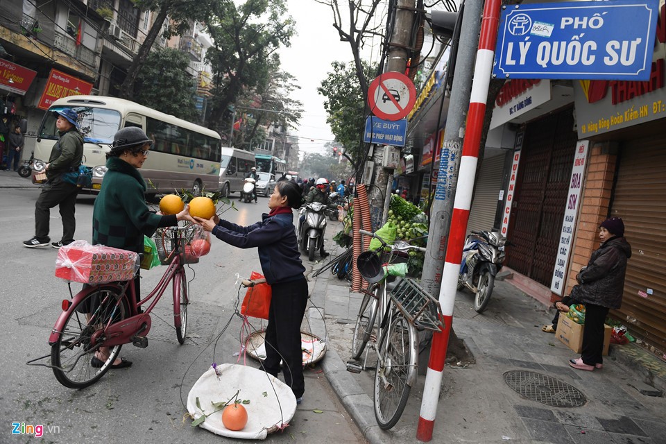 Thảnh thơi dạo chơi mua sắm ngày 29 Tết ảnh 4 Thảnh thơi dạo chơi mua sắm ngày 29 Tết ảnh 4