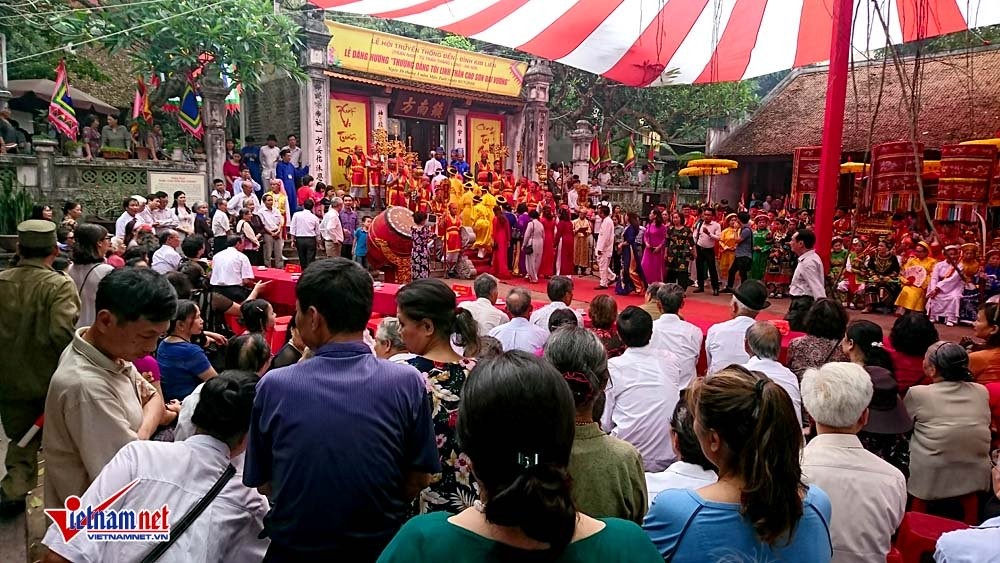 Hà Nội: Dân làng cổ trẩy hội trên con đường 'đắt nhất hành tinh' ảnh 1