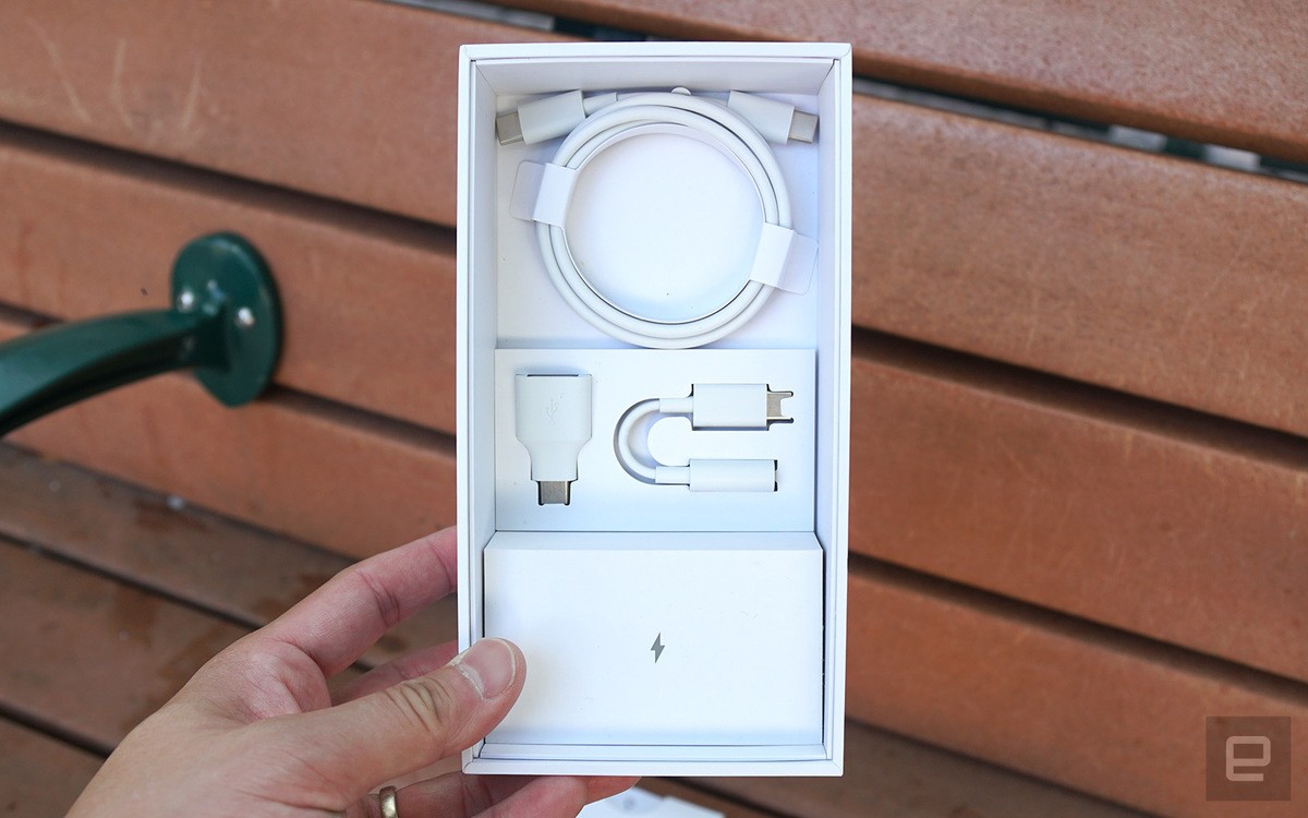 Chưa ra mắt, Google Pixel 3 XL 'tai thỏ' đã được bán ở Hong Kong ảnh 3