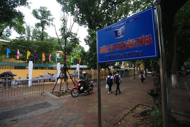 Ngỡ ngàng phố bích họa tái hiện Hà Nội xưa trên phố Phan Đình Phùng ảnh 1 Ngỡ ngàng phố bích họa tái hiện Hà Nội xưa trên phố Phan Đình Phùng ảnh 1