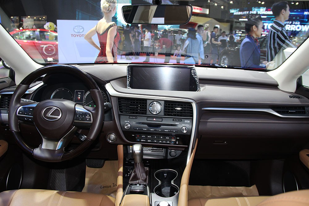 Lexus RX bản 7 chỗ giá 4,1 tỷ lần đầu ra mắt khách Việt ảnh 5