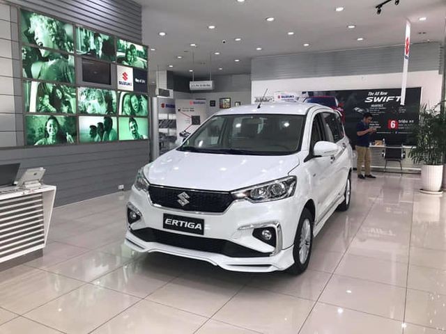 Tháng ngâu, dân bán xe vẫn hét giá chênh 300 triệu đồng ảnh 2
