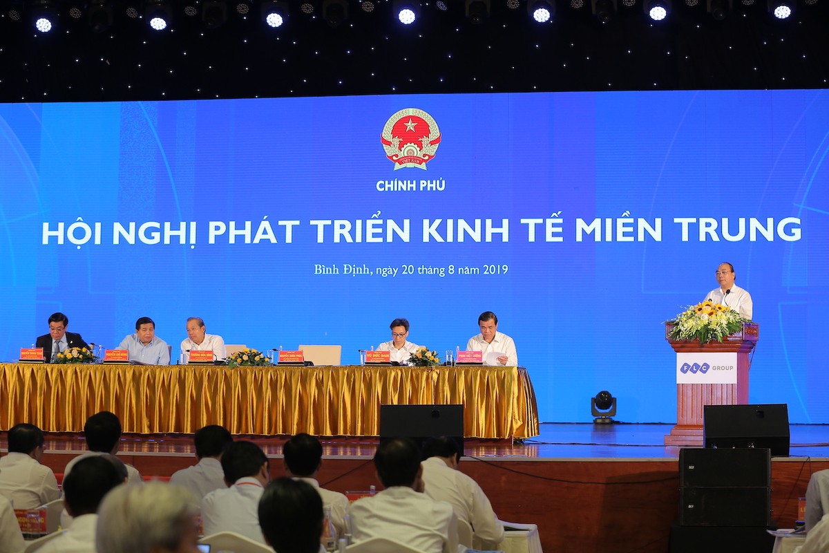 Bình Định trao Giấy chứng nhận đăng ký Kl99ok phiên bản mới cho 15 dự án với tổng số vốn trên 36.000 tỷ đồng ảnh 1