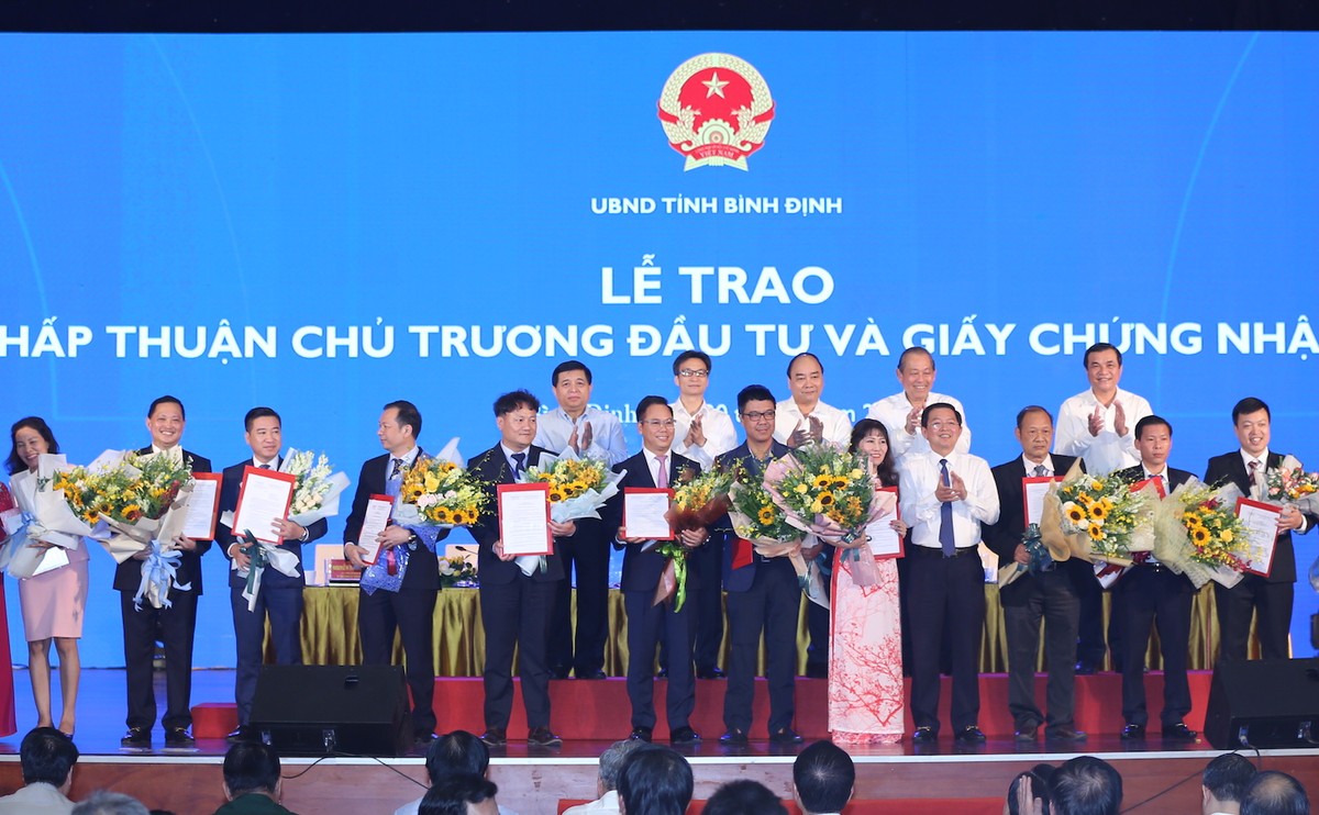 Bình Định trao Giấy chứng nhận đăng ký Kl99ok phiên bản mới cho 15 dự án với tổng số vốn trên 36.000 tỷ đồng ảnh 2