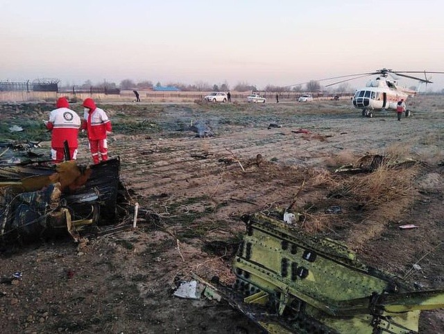 Máy bay chở 180 hành khách và phi hành đoàn rơi tại Iran ảnh 1