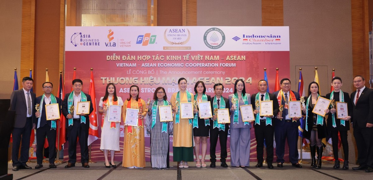 Đại diện các Kl991.com World Cup 2026 Chính Thức tại lễ trao giải.