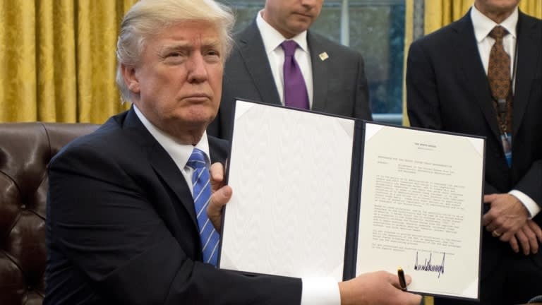 Ông Trump ký sắc lệnh rút nước Mỹ khỏi TPP vào tháng 1/2017