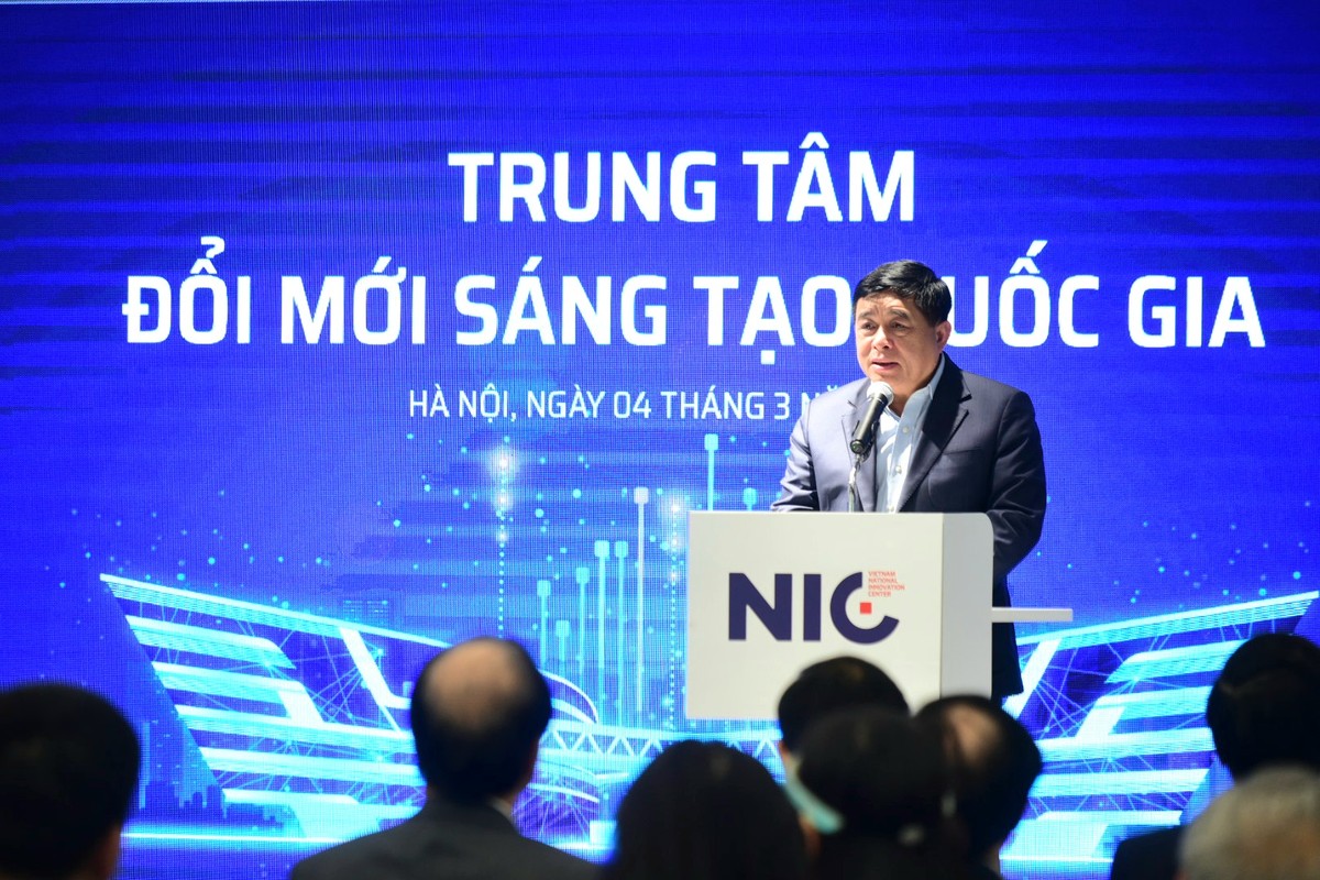 Bộ trưởng Bộ Kế hoạch và Kl99ok phiên bản mới Nguyễn Chí Dũng phát biểu tại sự kiện