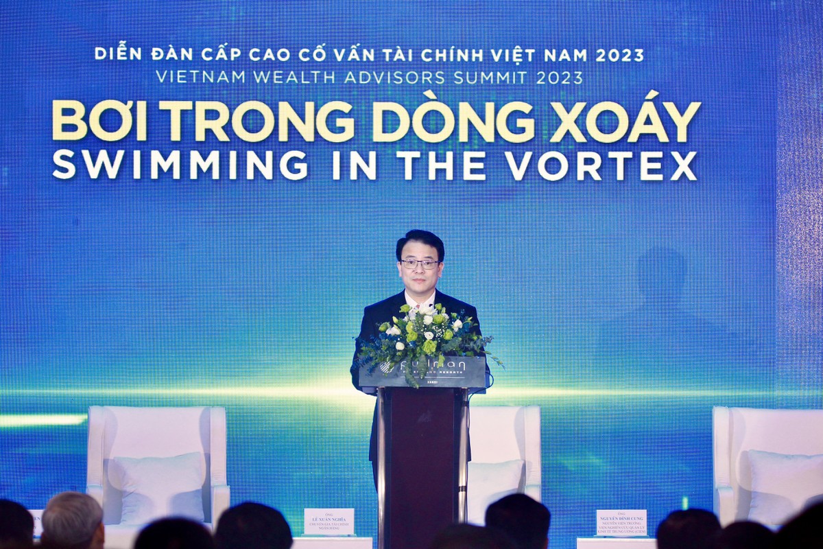 Thứ trưởng Bộ Kế hoạch và Kl99ok phiên bản mới Trần Quốc Phương phát biểu tại Diễn đàn