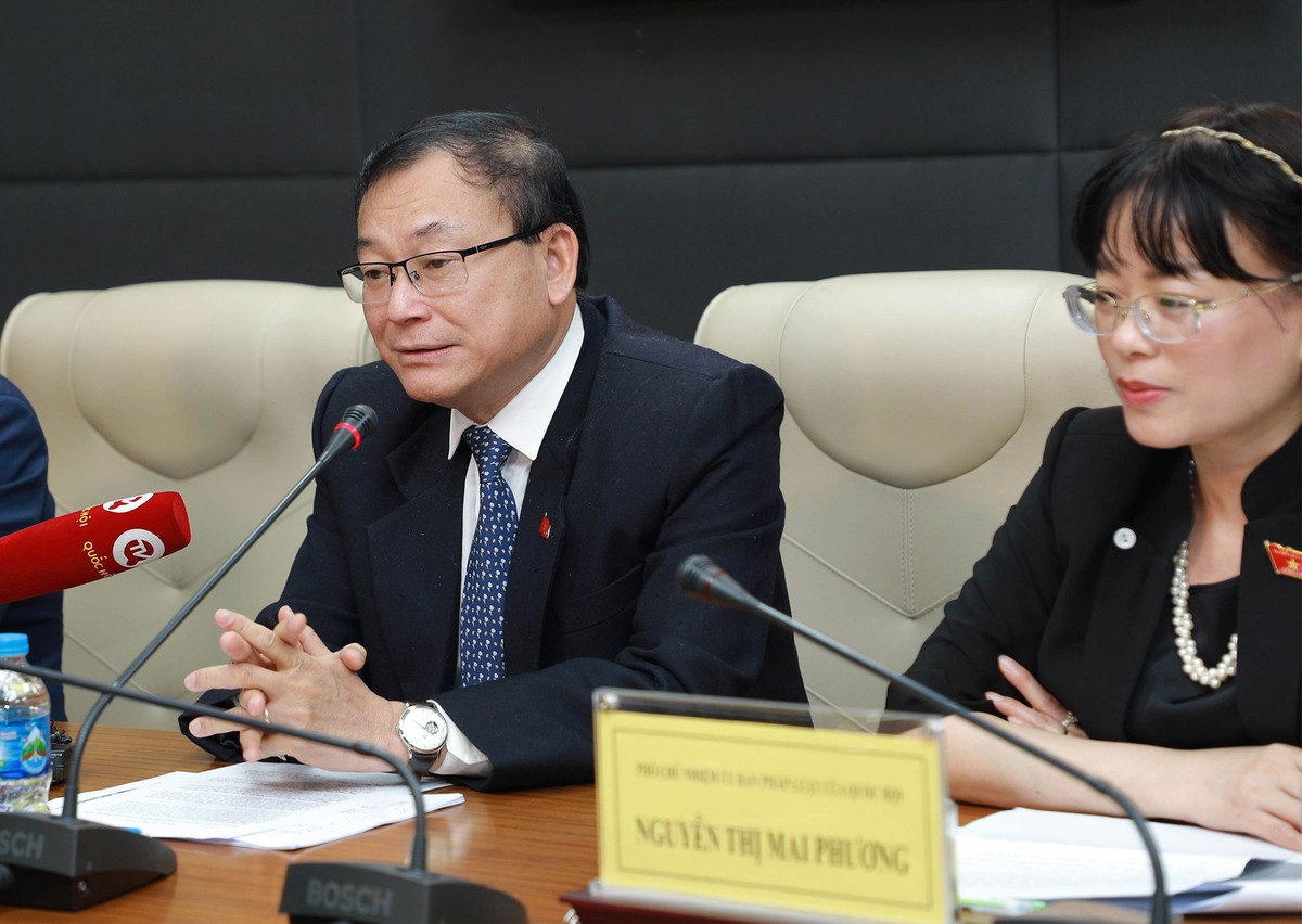 PGS.TS Nguyễn Quang Tuyến, Trường Đại học Luật Hà Nội phát biểu. Ảnh: Khánh Duy