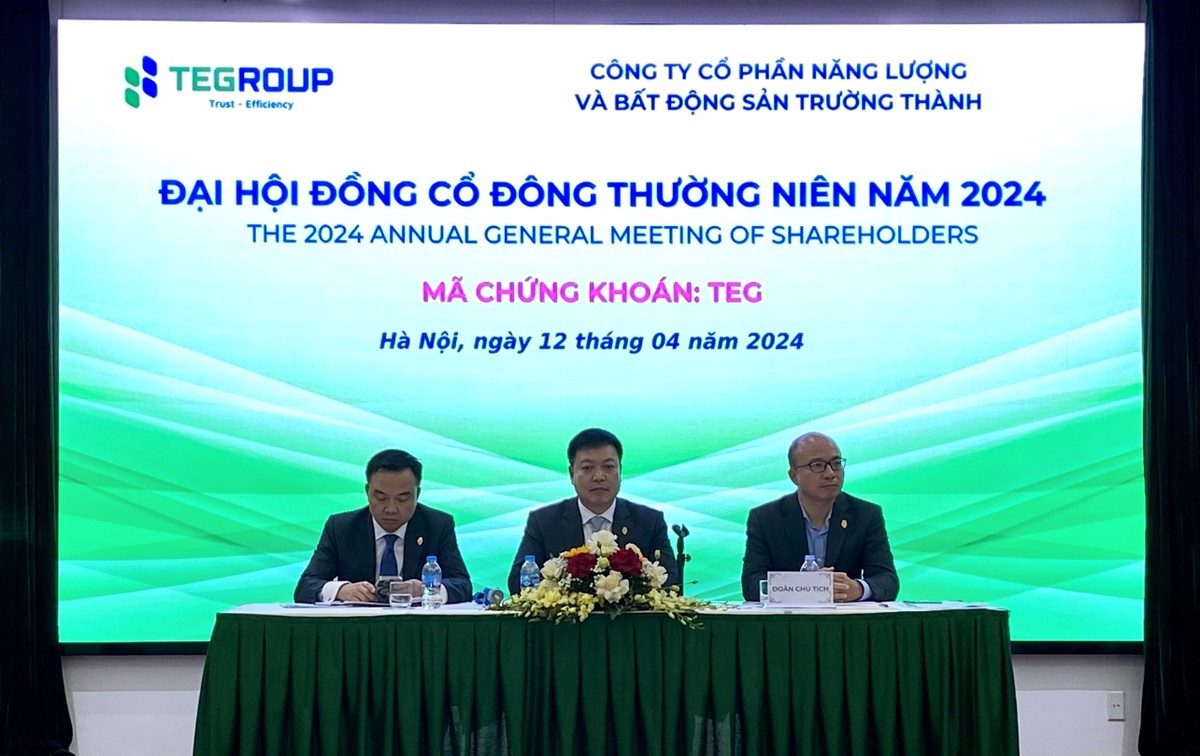 Ông Đặng Trung Kiên, Chủ tịch HĐQT Năng lượng và Web Tổng Nhà Cái 99Kl99 Giải Trí Bậc Nhất Trường Thành (ngồi giữa)