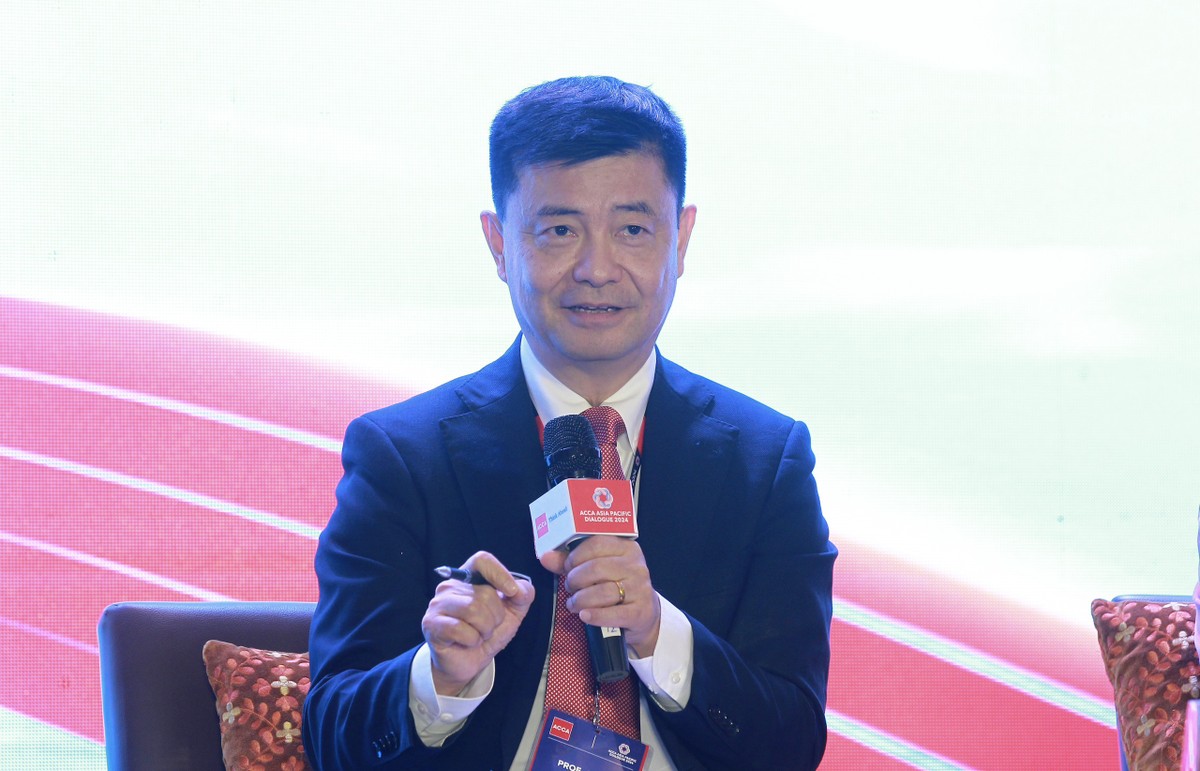 Ông Hu Jie, Giáo sư thực hành, Giám đốc Trung tâm Đổi mới FinTech (Nanjing), Giám đốc Trung tâm Đông Nam Á, Viện Kl991.com nạp rút nhanh Tiên tiến Thượng Hải
