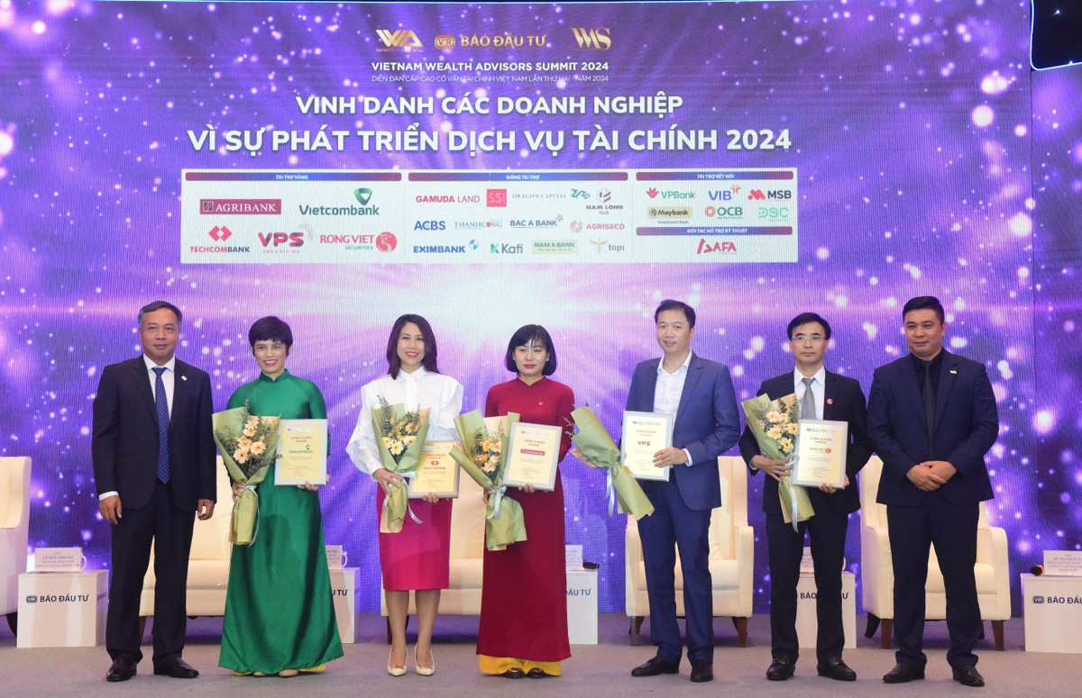 Đại diện Vietcombank được vinh danh tại Diễn đàn Cấp cao cố vấn Kl991.com nạp rút nhanh 2024