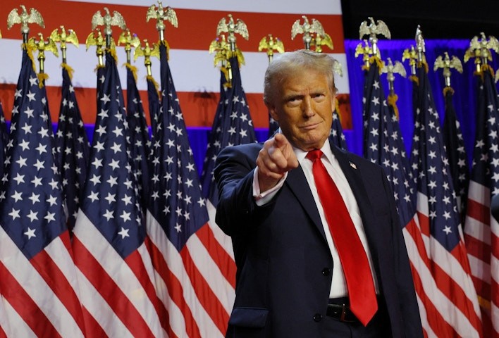 Ông Trump phát biểu tại bữa tiệc hậu bầu cử ở Florida (Ảnh: Reuters)
