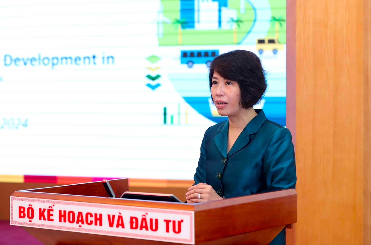 Thứ trưởng Bộ Kế hoạch và Kl99ok phiên bản mới Nguyễn Thị Bích Ngọc tại Hội thảo công bố Nghiên cứu