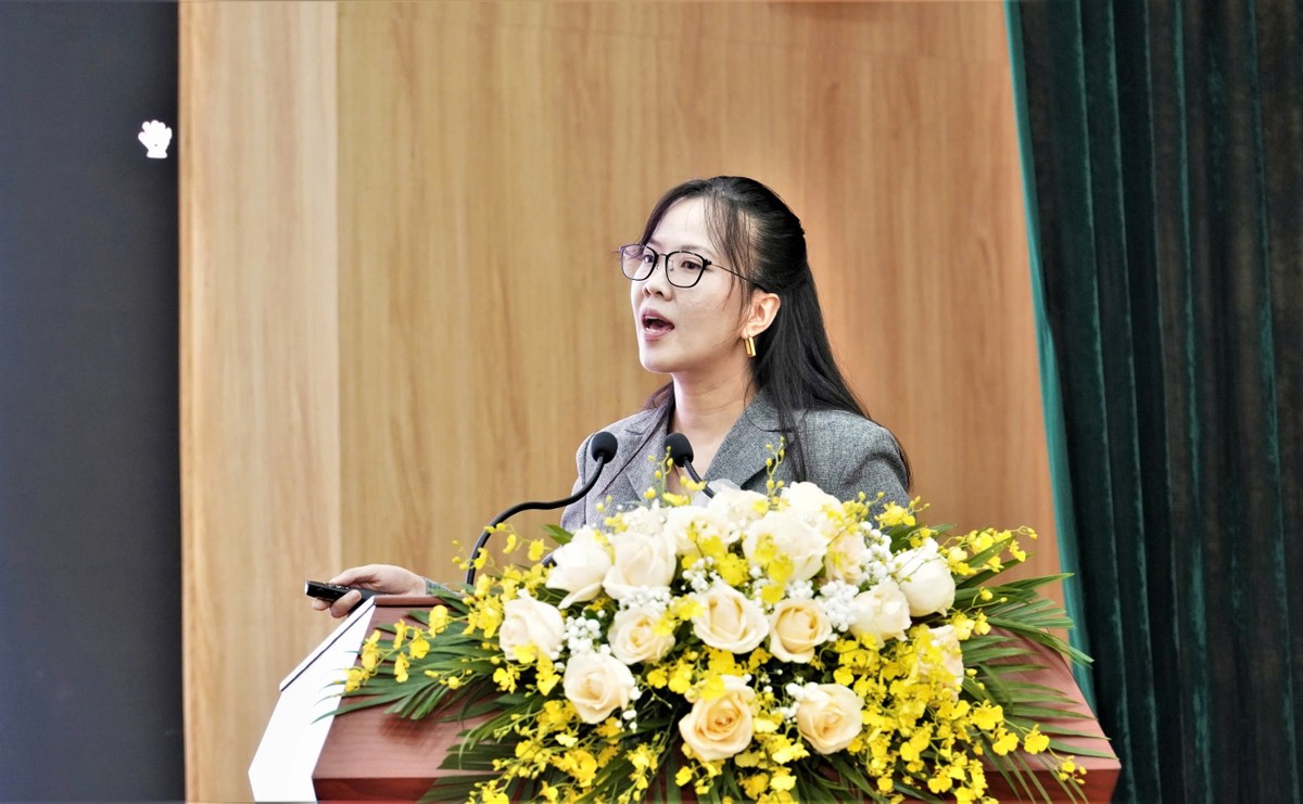 Bà Vũ Ngọc Linh, Giám đốc Nghiên cứu thị trường, Công ty Quản lý quỹ VinaCapital phát biểu tại hội thảo Bà Vũ Ngọc Linh, Giám đốc Nghiên cứu thị trường, Công ty Quản lý quỹ VinaCapital phát biểu tại hội thảo