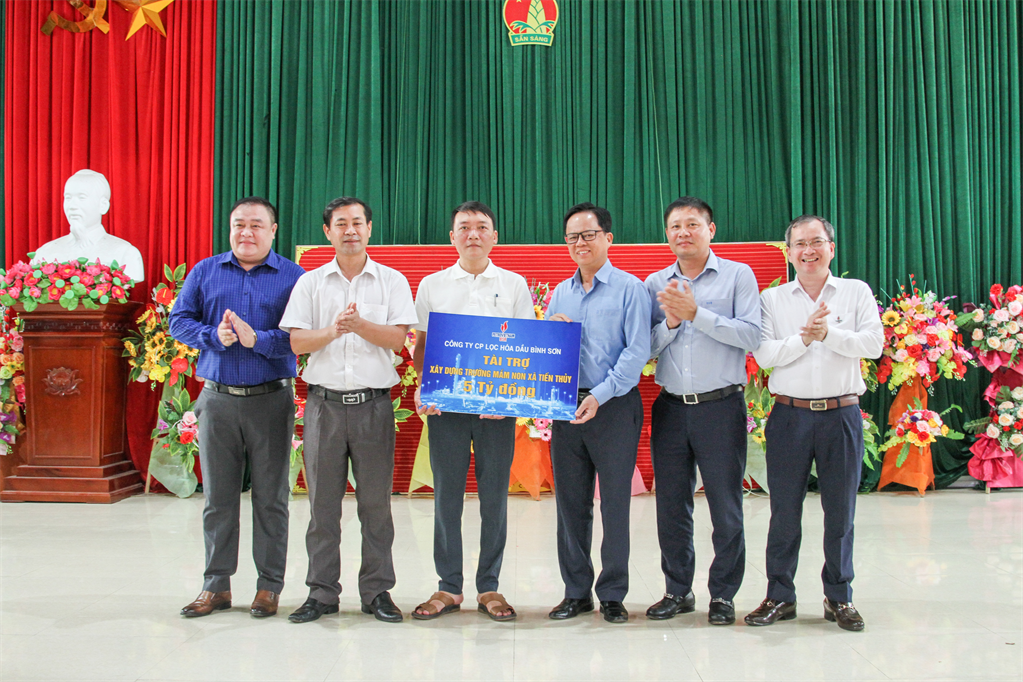 Hơn 316 tỷ đồng đã được BSR tài trợ để xây dựng các hạng mục trường học, thiết bị học tập, các chương trình khuyến học… trên khắp cả nước Hơn 316 tỷ đồng đã được BSR tài trợ để xây dựng các hạng mục trường học, thiết bị học tập, các chương trình khuyến học… trên khắp cả nước