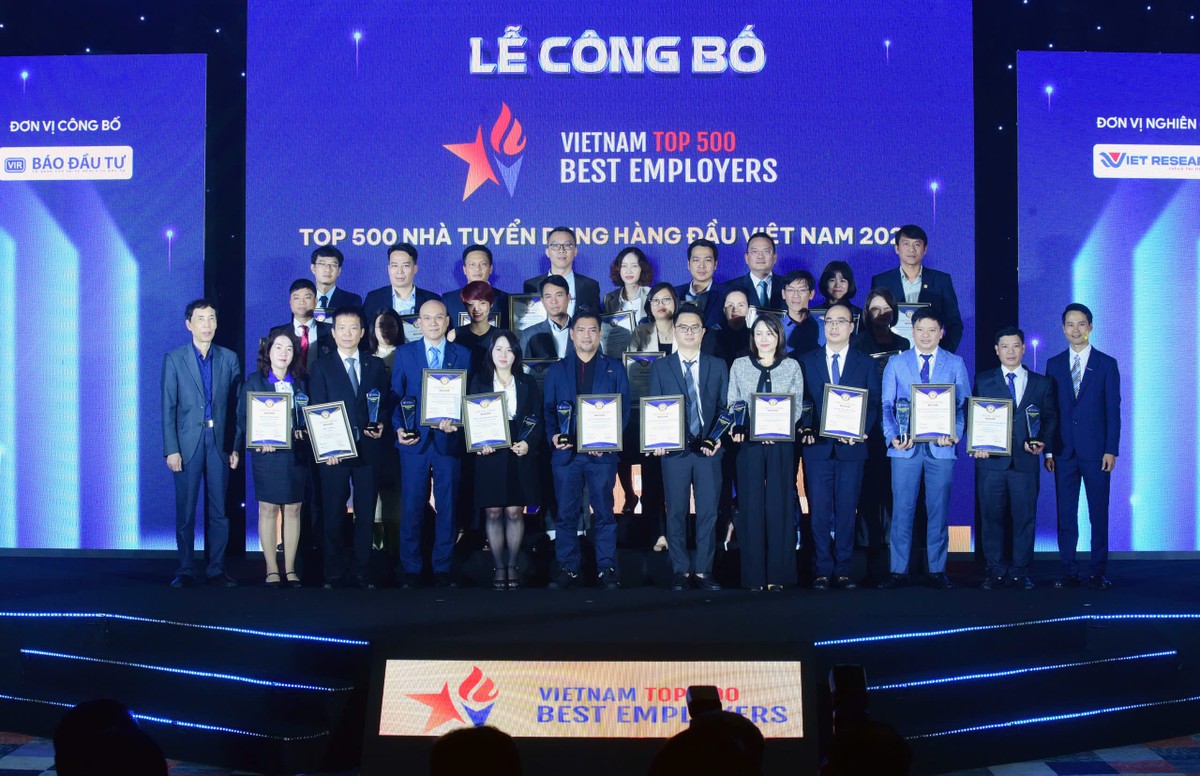 Đại diện Top 500 Nhà tuyển dụng hàng đầu Việt Nam 2024 tham dự Lễ công bố