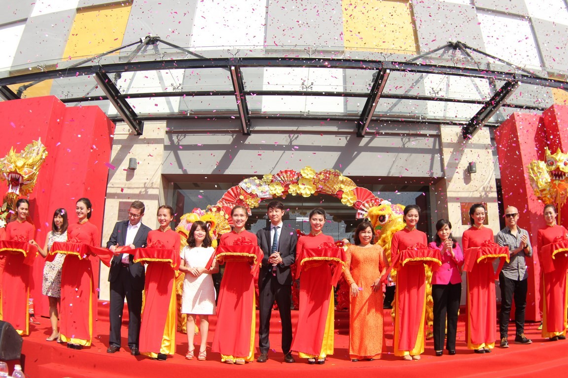 Vingroup đồng loạt khai trương 3 trung tâm thương mại ảnh 1