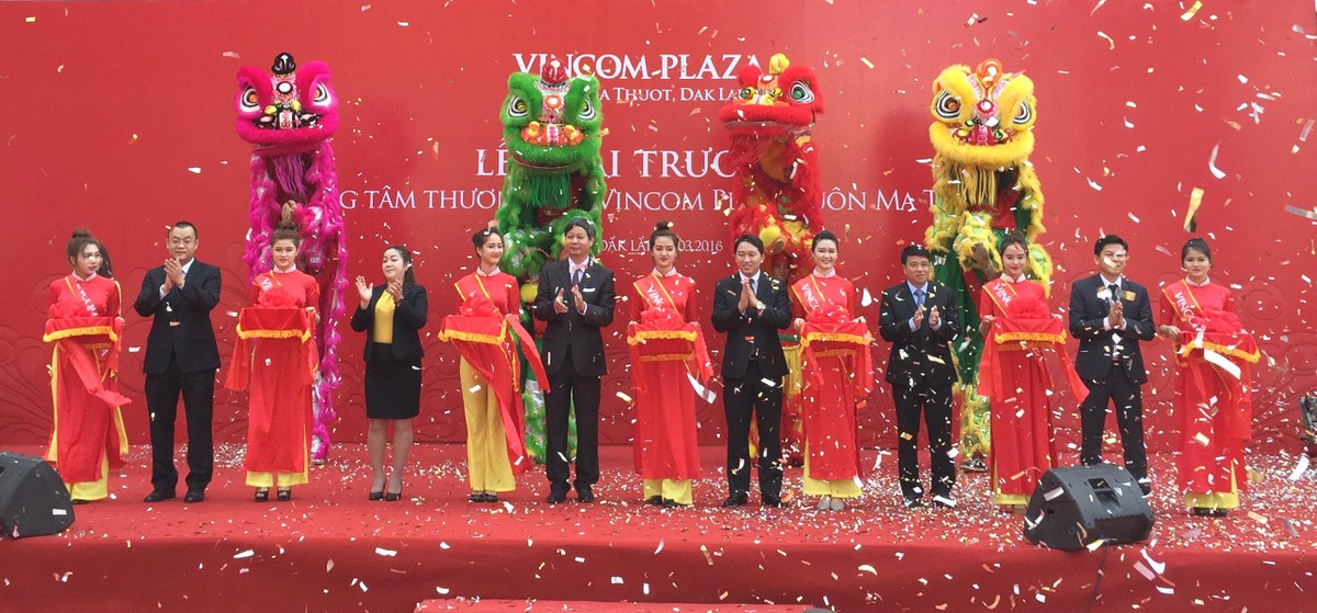Vingroup đồng loạt khai trương 2 trung tâm thương mại tại Buôn Ma Thuột và TP. HCM ảnh 1