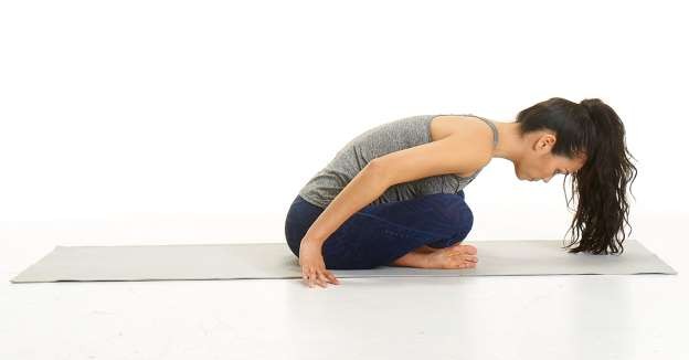 Những tư thế yoga giúp đẩy lùi chấn thương chạy bộ ảnh 2