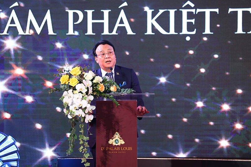 Tân Hoàng Minh ra mắt kiệt tác vượt thời gian D’. Palais Louis ảnh 2