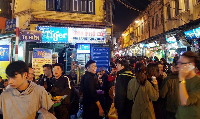 Muôn cách bạn trẻ Hà Nội đón năm mới ảnh 5