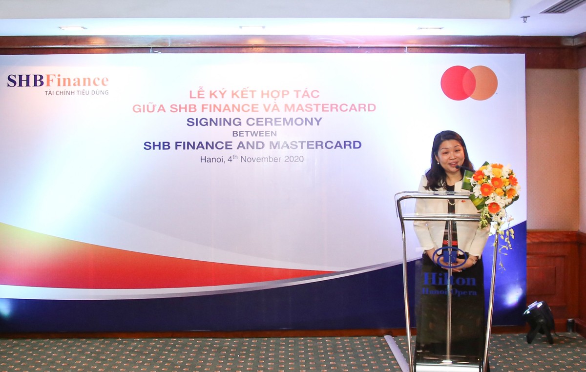 Bà Winnie Wong, đại diện của MasterCard phát biểu