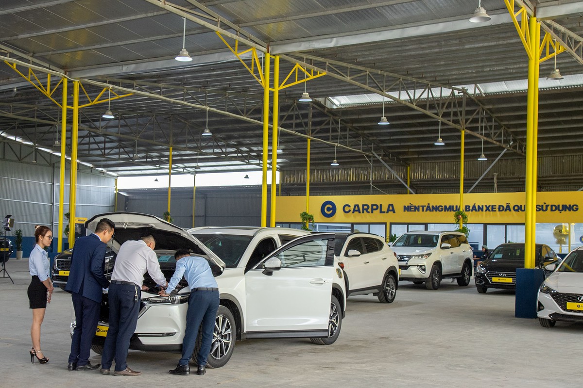 Khu vực trưng bày xe của Carpla Phạm Văn Đồng