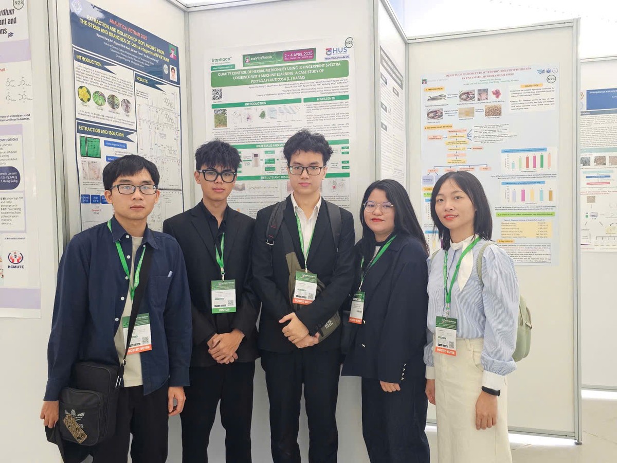 Đoàn cán bộ Traphaco và nghiên cứu được báo cáo tại Hội nghị Khoa học Quốc tế Analytica Vietnam 2025
