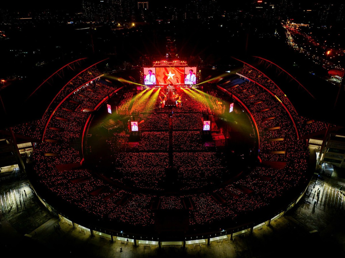 Mỗi đêm concert của DatVietVAC thu hút hàng chục ngàn khán giả tham dự