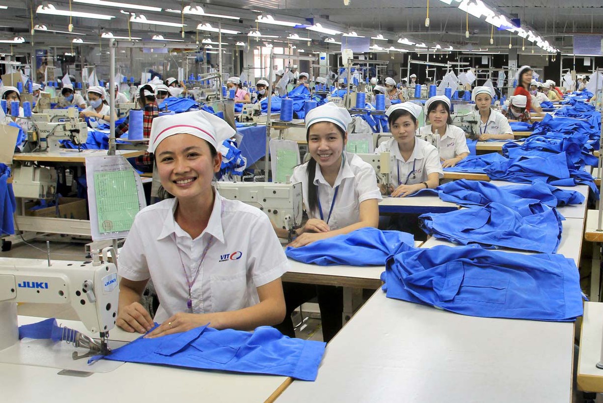 10 tháng, 10 mặt hàng chủ lực xuất khẩu 126 tỷ USD, điện thoại chiếm gần 30% ảnh 2