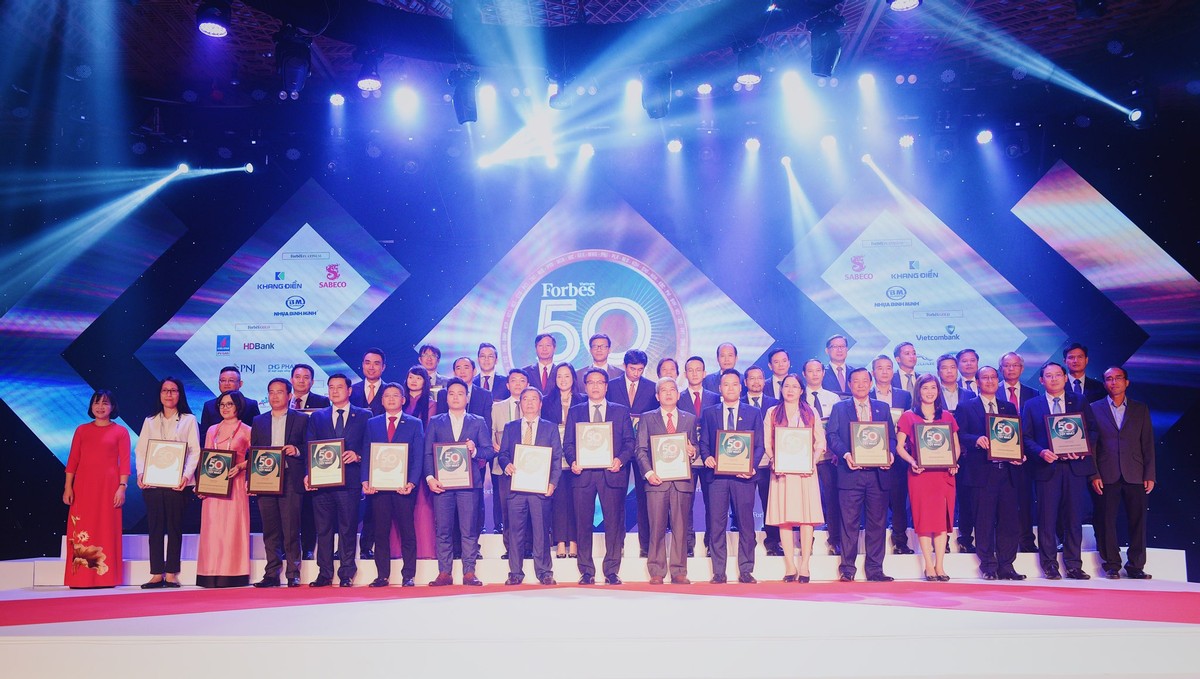 Đại diện Top 50 công ty niêm yết tốt nhất