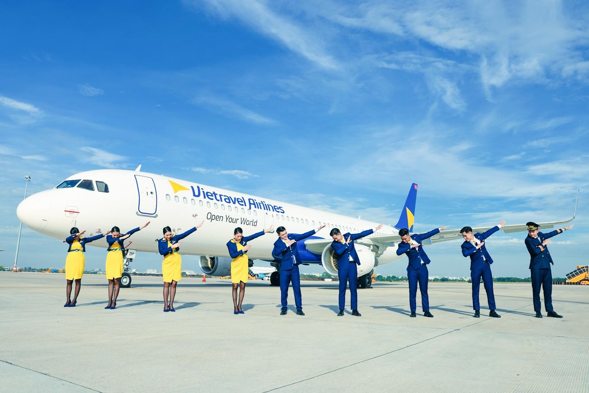 Vietravel Airlines giới thiệu các mẫu thiết kế nhận diện đồng phục chính thức bao gồm: trang phục tiếp viên, trang phục đại diện hãng, trang phục phòng vé và trang phục phi công.