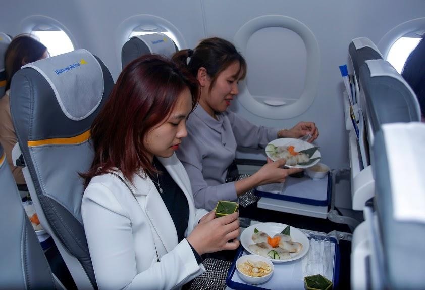 Đưa các món ăn đặc sản vùng miền đến với hành khách và có hướng dẫn viên giới thiệu văn hóa lịch sử mỗi điểm đến trên chuyến bay là nét đặc sắc riêng của hãng hàng không lữ hành đầu tiên Việt Nam- Vietravel Airlines
