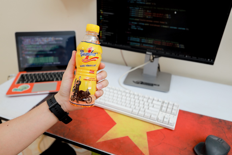 Nước tăng lực Number 1 được nhiều người làm việc về đêm lựa chọn đồng hành để bật tung năng lượng và sự tỉnh táo.