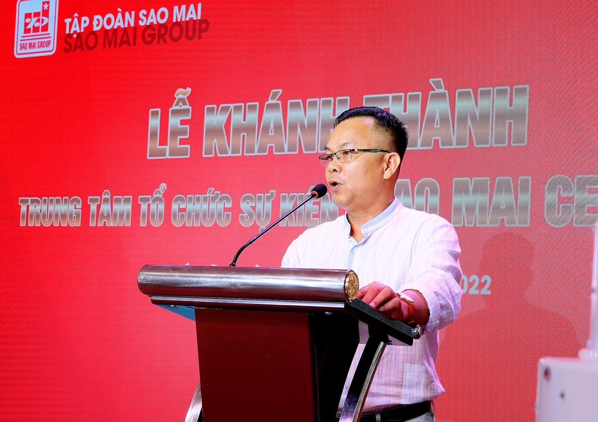Ông Trần Văn Tuấn - Giám đốc Resort Sao Mai Vũng Tàu chào mừng quan khách tham dự sự kiện khánh thành.