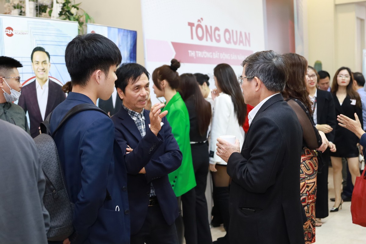 Nhiều nhà Kl99ok phiên bản mới cá nhân quan tâm tham dự sự kiện.