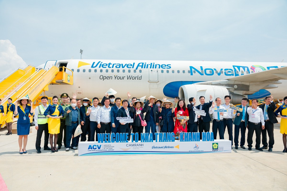 Chuyến bay charter đầu tiên kết nối thành phố Daegu, Hàn Quốc và Cam Ranh, Việt Nam.