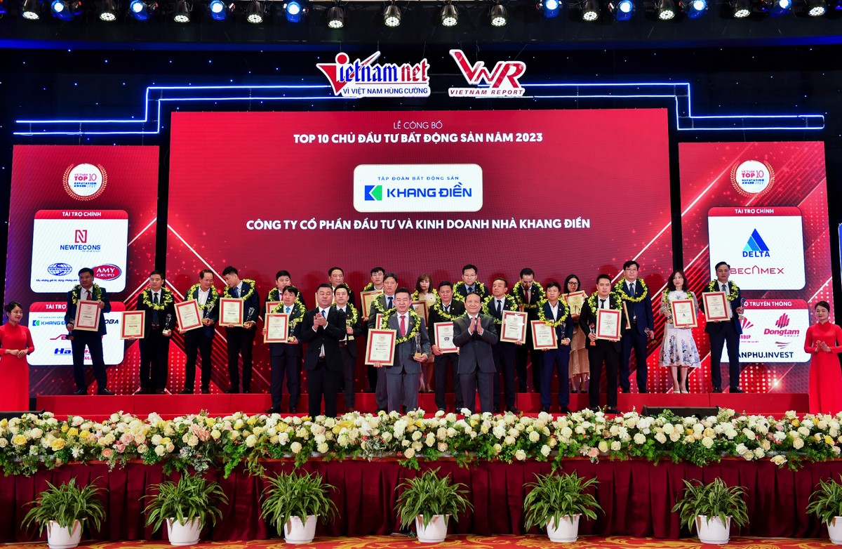 Đại diện KDH nhận giải.