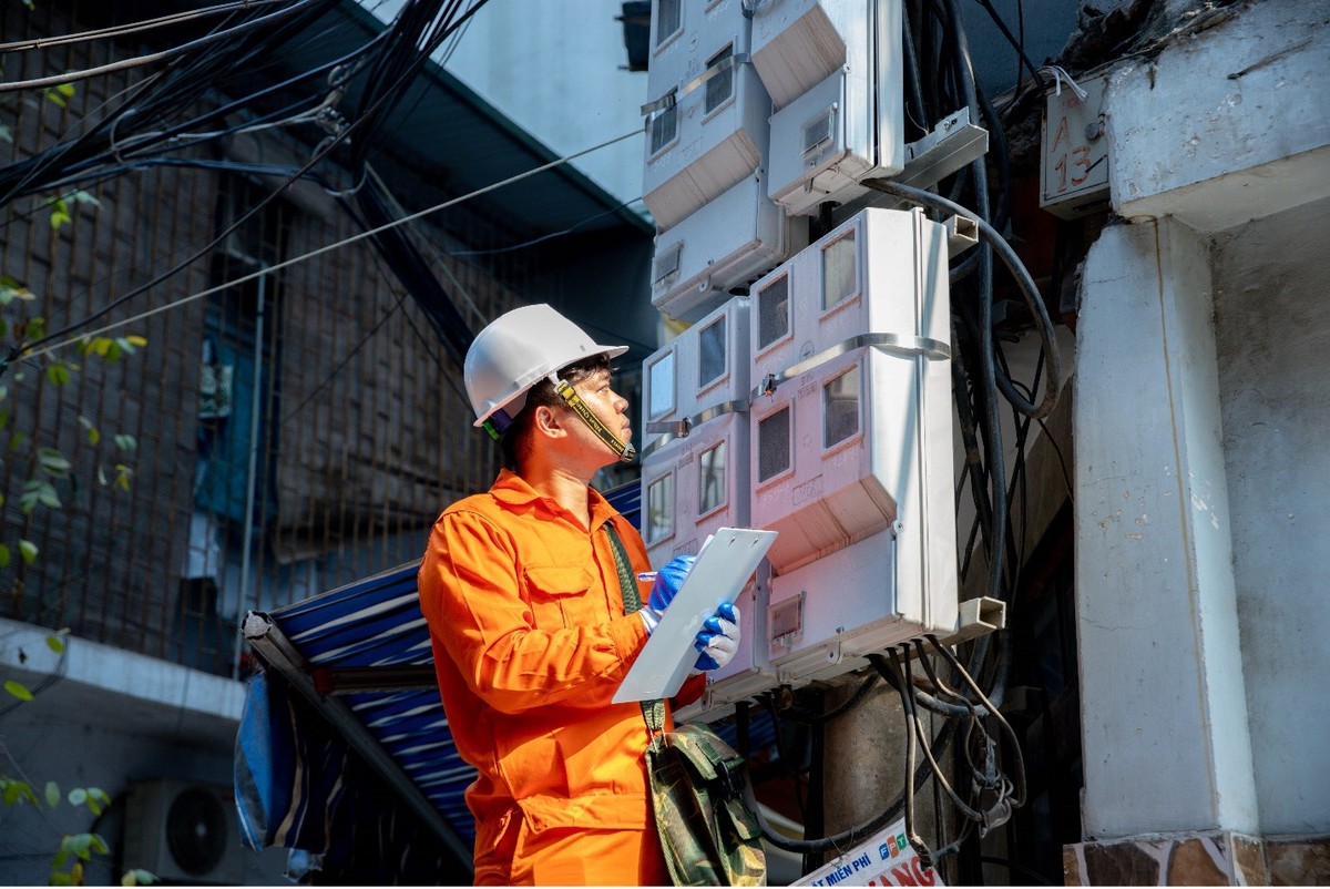 Người lao động trong môi trường nóng bức đối diện với nhiều nguy cơ về mặt sức khỏe.