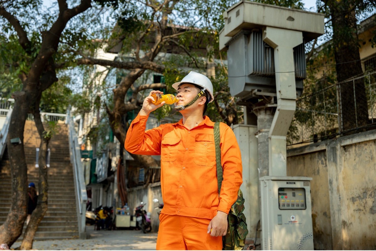 Nước tăng lực Number 1 giúp bổ sung năng lượng, lấy lại tỉnh táo ngay tức thì.