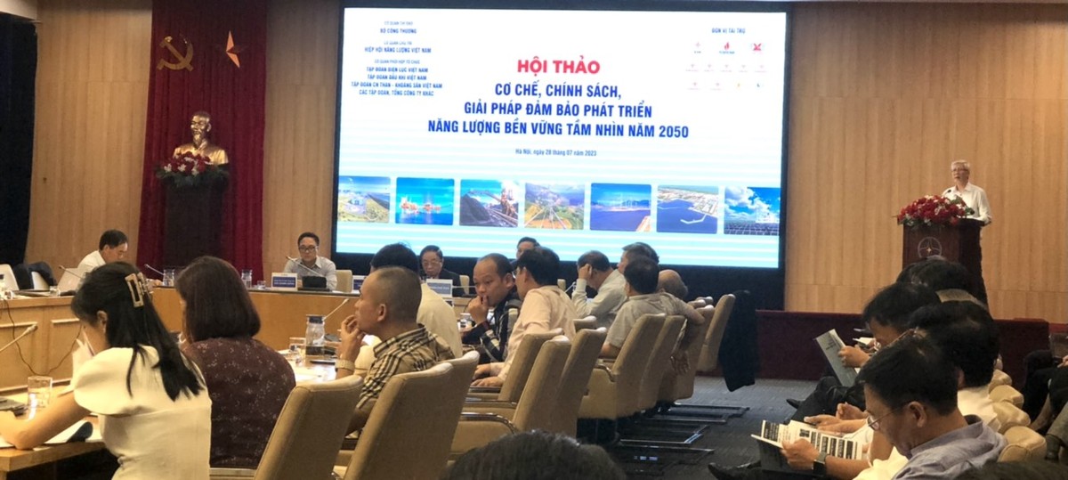 Thạc sỹ Nguyễn Anh Tuấn, Hiệp hội Năng lượng Việt Nam phát biểu tại hội thảo. Ảnh H.Y