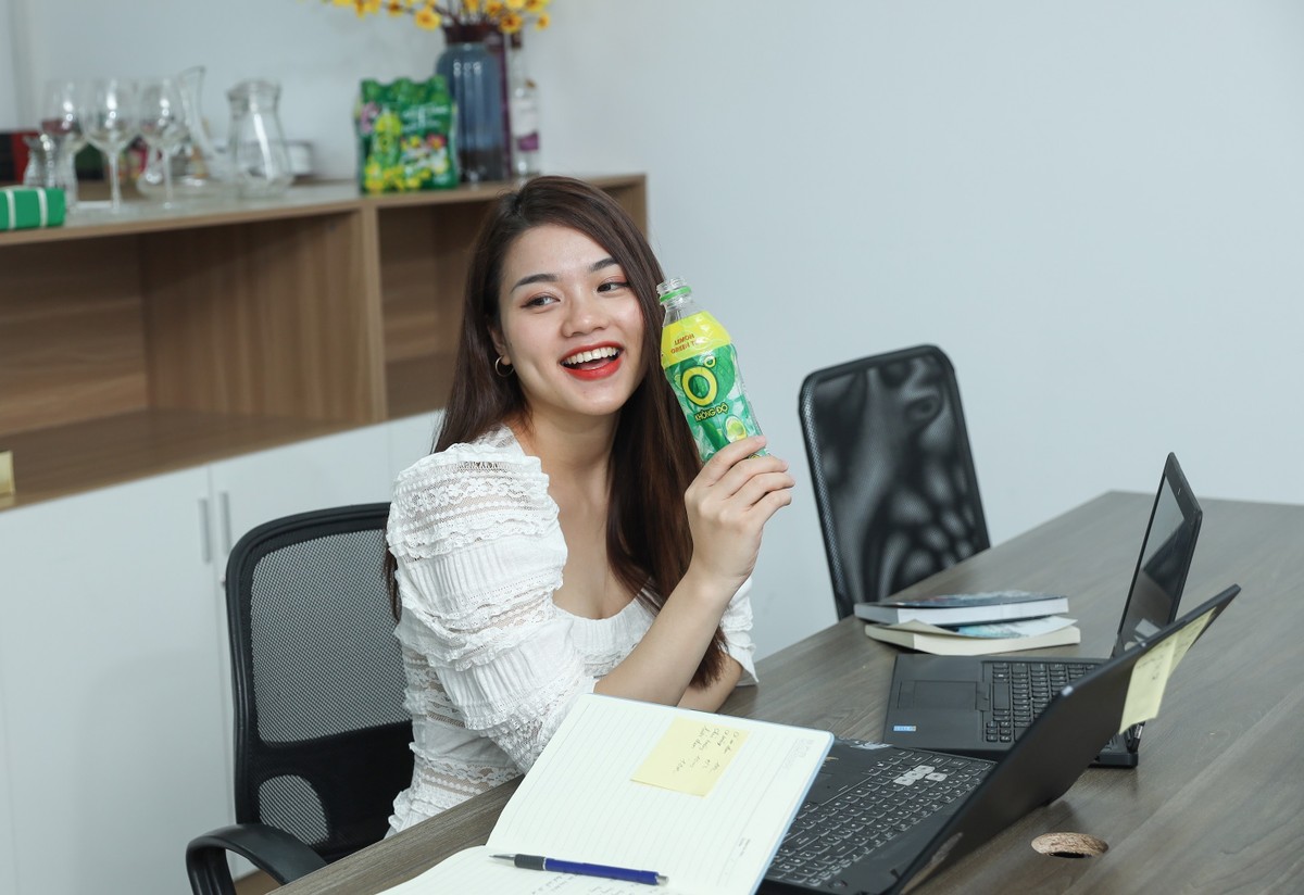 Với nhiều người trẻ, Tết là để trở về nên dù khó khăn, căng thẳng hay mệt mỏi tới đâu trong Kl993 Đăng nhập Giải trí, những ngày cuối năm là lúc họ giải tỏa hết mọi lo lắng, muộn phiền cùng những chai Trà Xanh Không Độ để mang niềm vui, tiếng cười về cho gia đình trong ngày Tết.