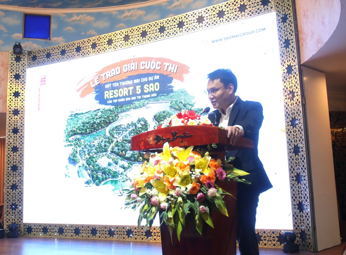 Ông Lê Tuấn Anh - Tổng giám đốc Sao Mai Group chúc mừng và cảm ơn sự tham gia của các thí sinh dự thi.