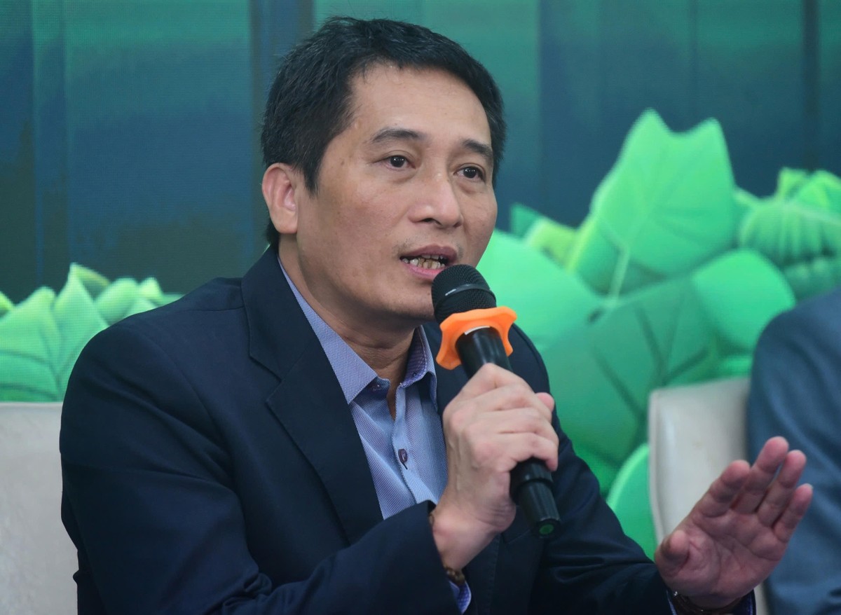 Ông Đào Công Quyết, Trưởng Tiểu ban Truyền thông Hiệp hội các nhà Kl994 nhà cái bóng đá world cup ô tô Việt Nam (VAMA) chia sẻ tại hội thảo. Ảnh Dũng Minh